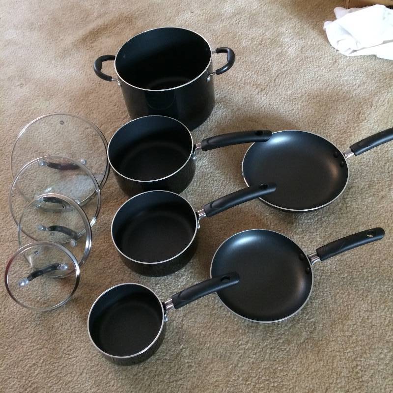 lot 47 image: LIKE NEW SET MARTHA STEWART NONSTICK COOKWARE