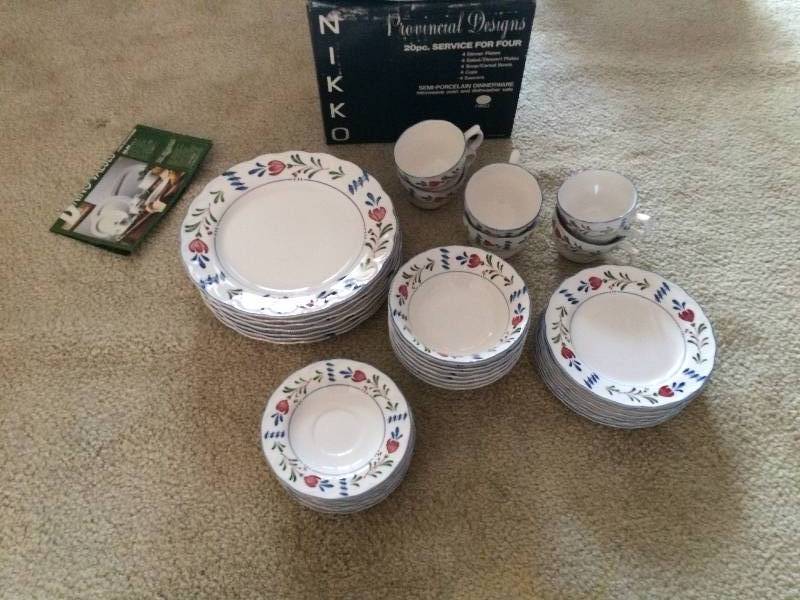 lot 50 image: NIKKO DINNERWARE SET