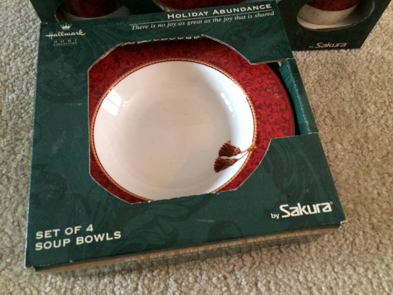 lot 54 image: SAKURA HOLIDAY - NEW IN BOX - DINNERWARE SET