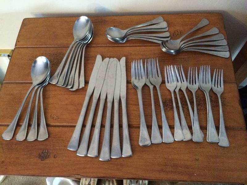 lot 58 image: VINTAGE FLATWARE SET