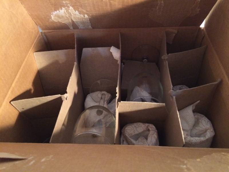 lot 57 image: 2 CASES OF BARWARE - HEAVY GLASS STEINS AND WINE GLASSES PLUS HEAVY SOUFFLE DISHES