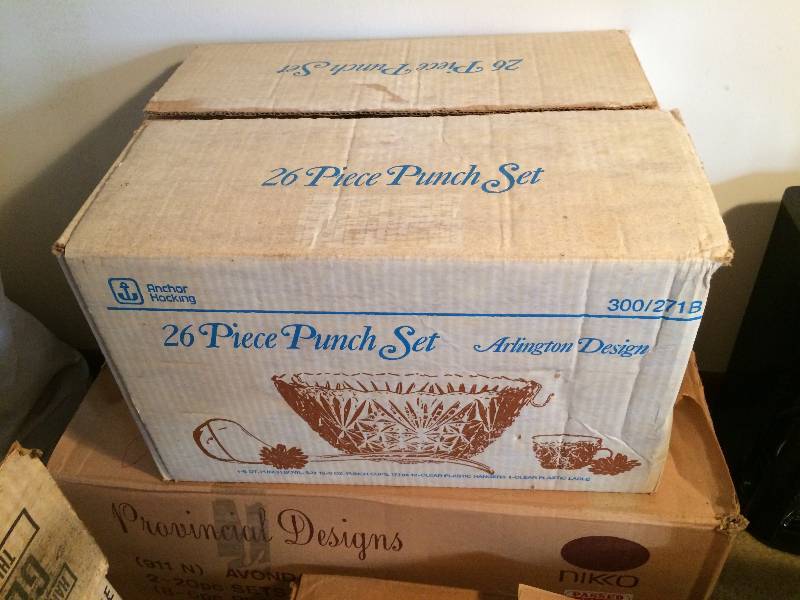 lot 56 image: LOT OF BOWLS - LEAD CRYSTAL ABP PINWHEEL BOWL ETC PLUS ANCHOR HOCKING ARLINGTON DESIGN PUNCH BOWL SET IN BOX - COMPLETE