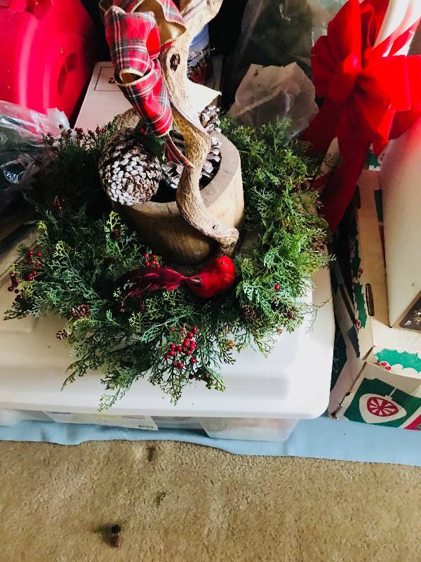 lot 62 image: LARGE LOT OF CHRISTMAS DECORATIONS