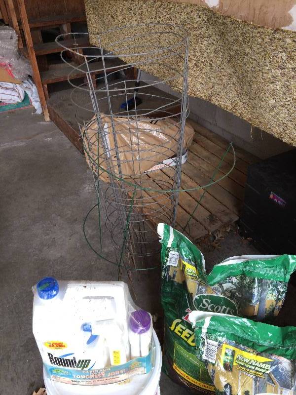 lot 88 image: WOW JUST IN TIME FOR SPRING  LARGE COLLECTION GARDEN LAWN PRODUCTS - SOME BRAND NEW SEALED