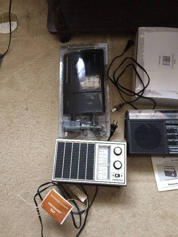 lot 64 image: WOW LARGE LOT OF VINTAGE MEDIA AND APPLIANCES - SOME VINTAGE ITEMS NEW IN PACKAGE  ALL IN GREAT WORKING CONDITION