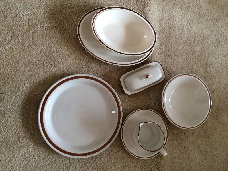 lot 82 image: VINTAGE SERVING PIECES