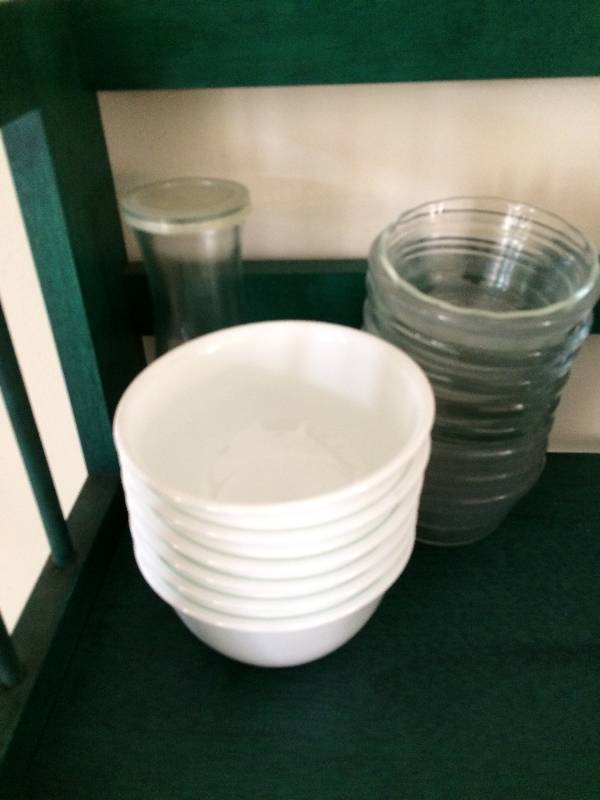 lot 114 image: LARGE LOT OF GLASS BOWLS AND SERVING PIECES - NO CHIPS