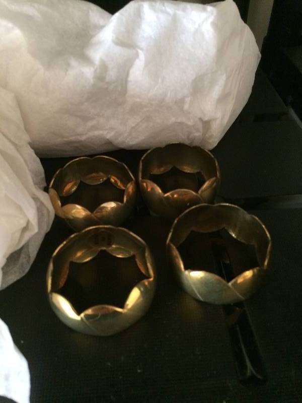 lot 119 image: ASSORTED LOT OF SILVERPLATE PIECES PLUS DAYTON 12 PC SET BRASS NAPKIN RINGS