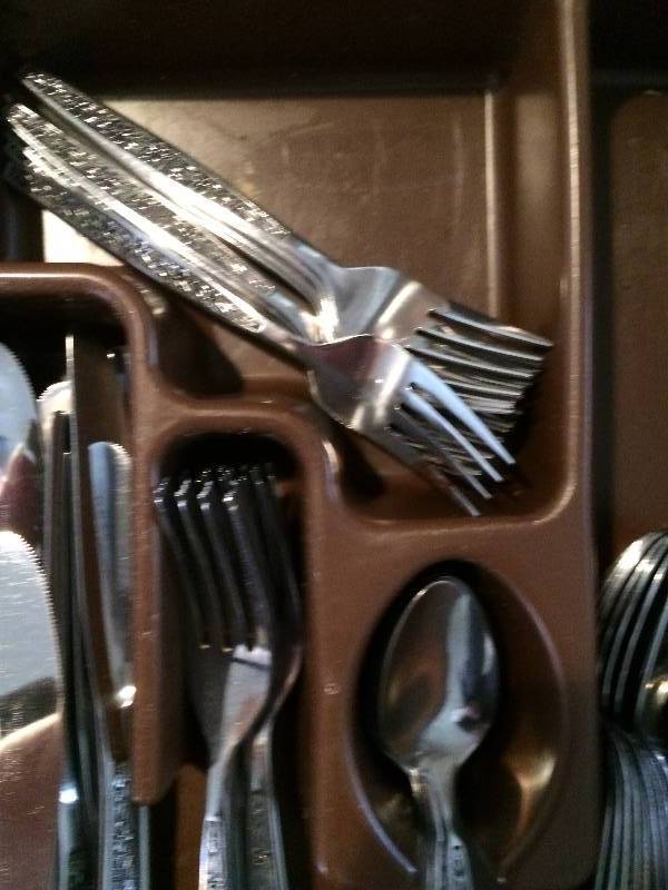 lot 81 image: VINTAGE FLATWARE SET