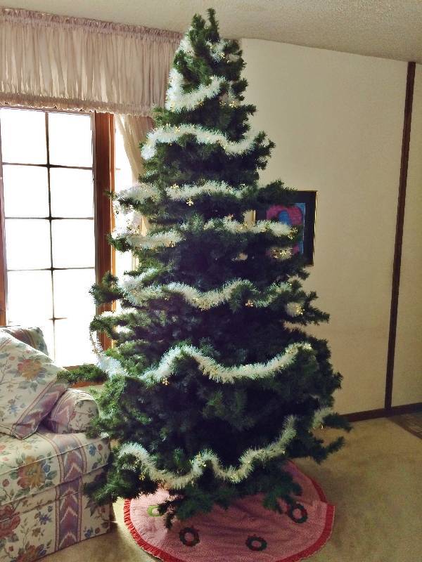 lot 62A image: Gorgeous Christmas Tree - Comes Apart In 4 Sections - Excellent Condition