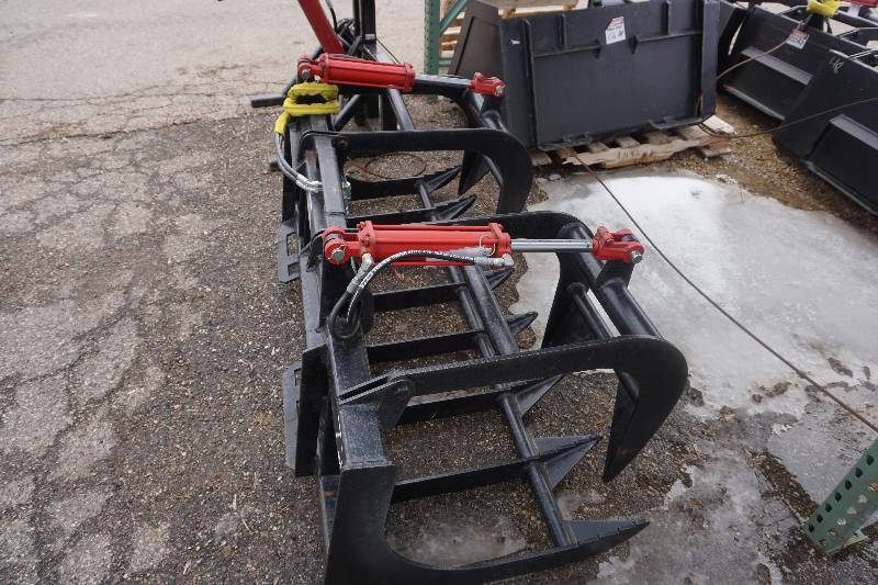 lot 7 image: Universal Mount Bobcat Skid Loader Skid Steer 72 Double Ram Rock Grapple Bucket