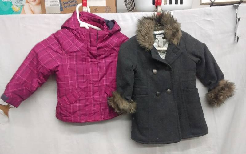 lot 3 image: 2-Little Girls Coats (Size 2T, 3T)