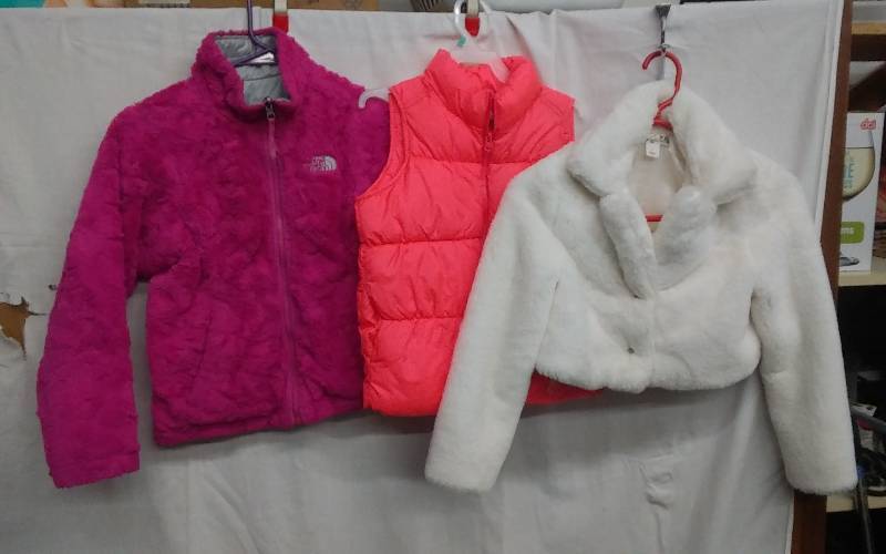lot 5 image: 3-Girls Outerwear Size 78