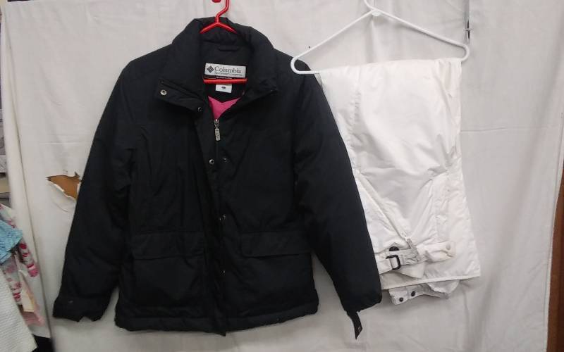 lot 7 image: 2-Ladies Columbia Outerwear ML