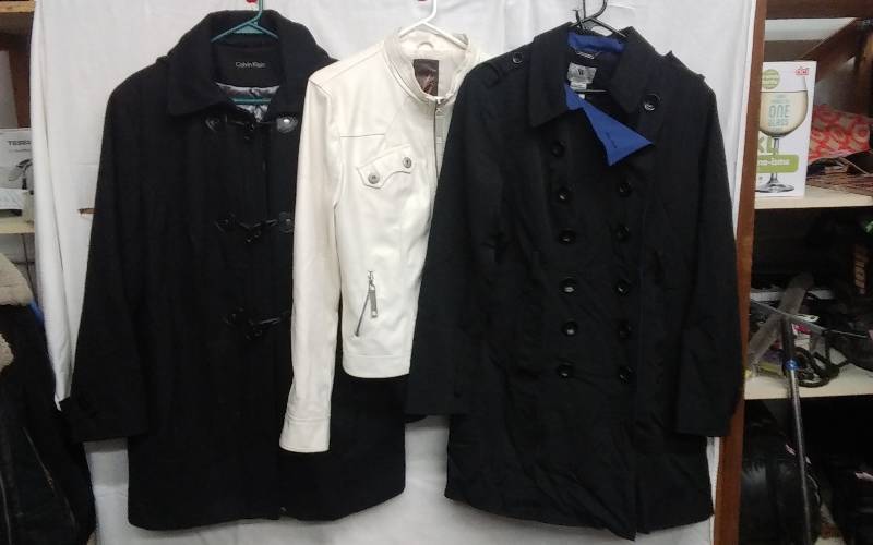 lot 10 image: Calvin Klein Ladies Coat Size 1x, 2-Jackets Size XL