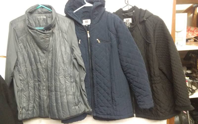 lot 11 image: 3-Ladies Plus Size Jackets (Size 2x)