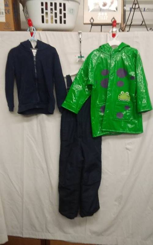 lot 20 image: 3-Piece Little Boys Size 4T5