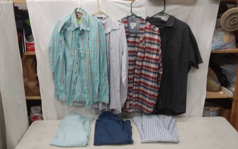 lot 23 image: Mens Designer Button Down Dress Shirts (XXL)
