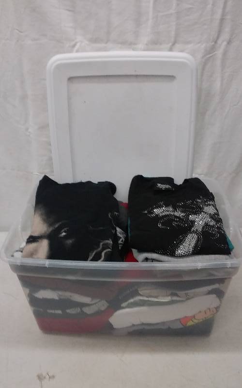 lot 24 image: Tub Of Mens T-Shirts (Size XL)