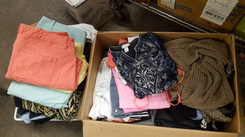 lot 32 image: Large Lot Of Womens Plus Size Clothing (Box & Bin) XL, XXL, 1x, 2x