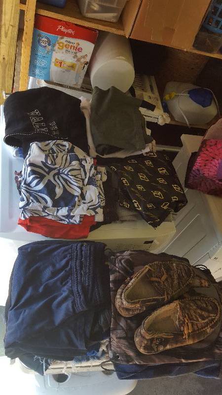 lot 37 image: Lot Of Mens Gym. Swim, Flannel Shirts, Lounge Wear (Size L)