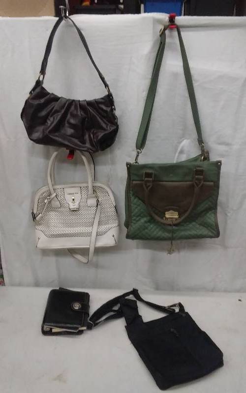 4-Assorted Handbags, 1-Day Planner)