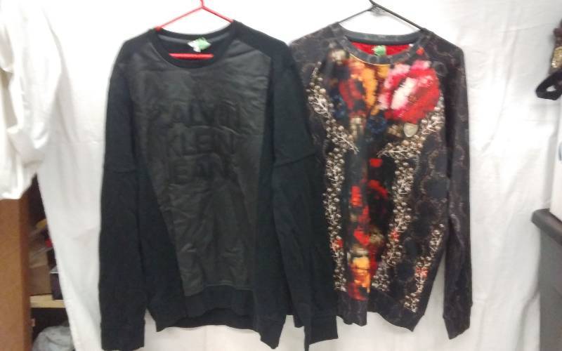 Calvin Klein Sweatshirt & Mondo Sweatshirt (Size XL)