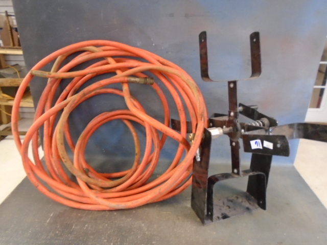 lot 16 image: Air Hose Reel And Hose