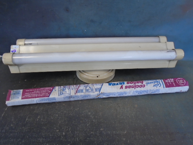 lot 48 image: Florescent Light Fixture