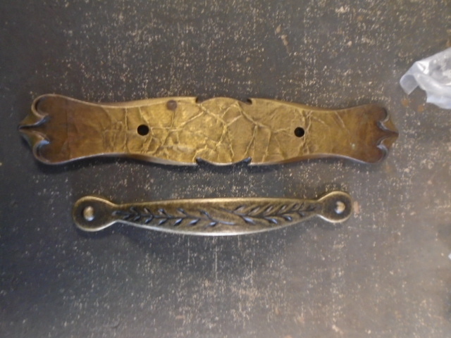 lot 26 image: Cupboard and Drawer Handles
