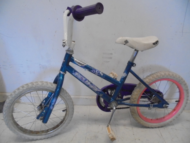 lot 59 image: Huffy Junior Bike