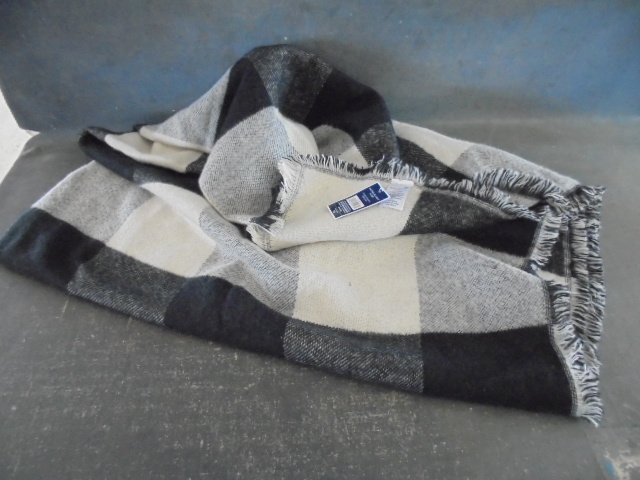 lot 73 image: Blanket Scarf