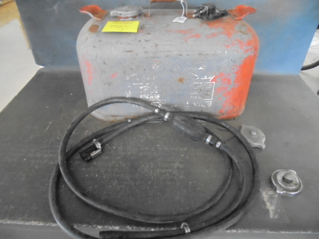 lot 21 image: Evinrude Marine Fuel Tank