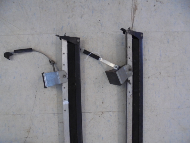 lot 79 image: Automobile Ski Rack