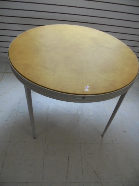 lot 87 image: Folding Table