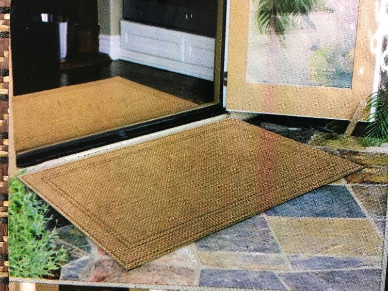 APACHE 30X47 MANHATTAN RUG, MSRP $13.99