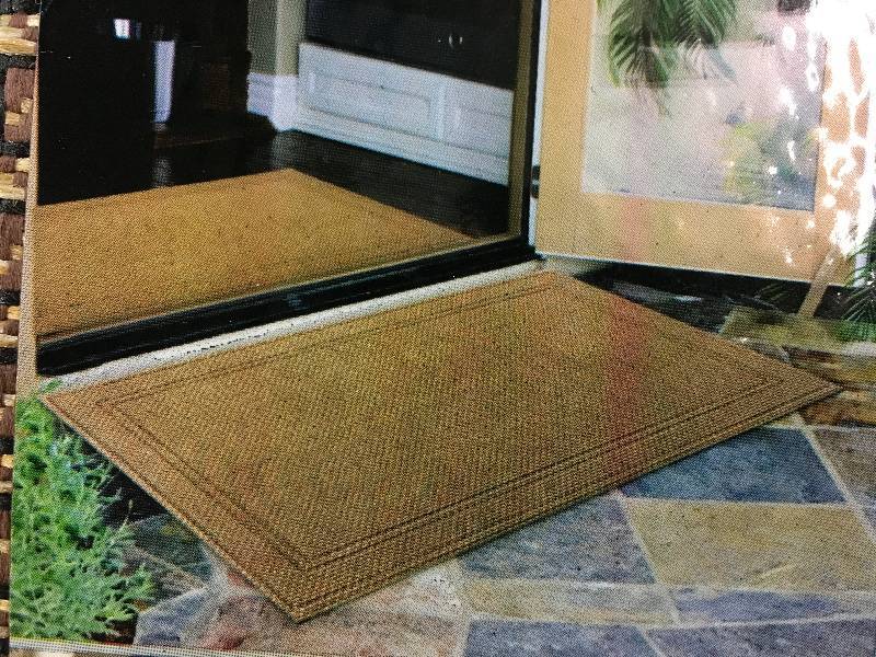APACHE 30X47 MANHATTAN RUG, MSRP $13.99