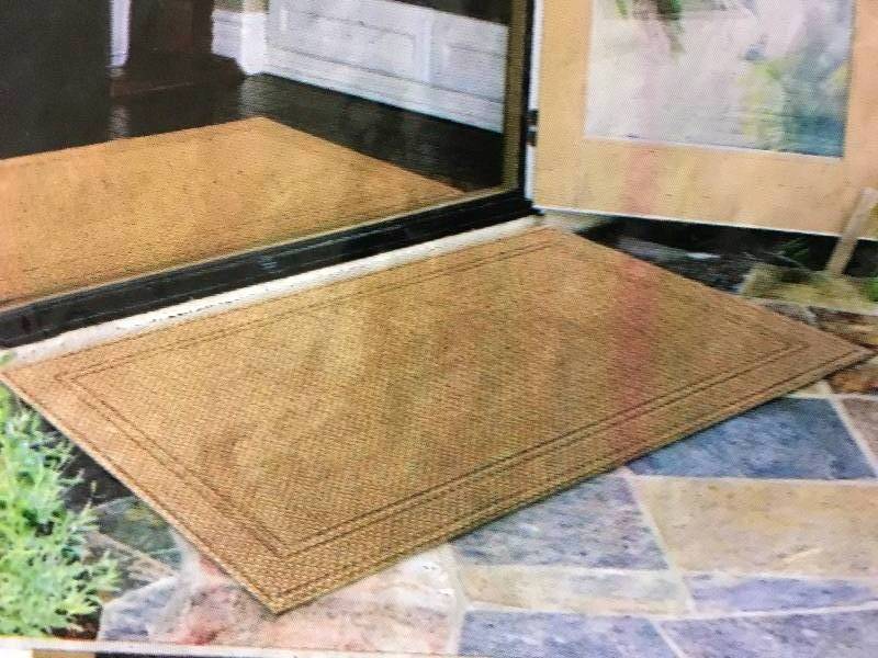 APACHE 30X47 MANHATTAN RUG, MSRP $13.99