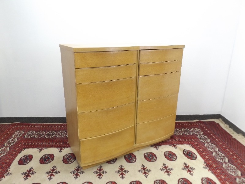 lot 2 image: Mid Century 10 Drawer Dresser