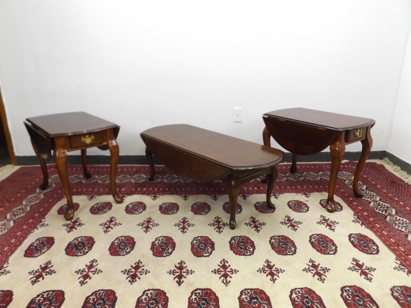 lot 4 image: Set of Mid Century Drop Leaf Coffee Table, and 2 End Tables