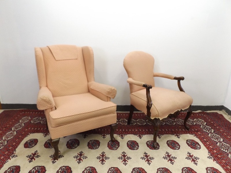 lot 7 image: Mid Century King and Queen Chairs