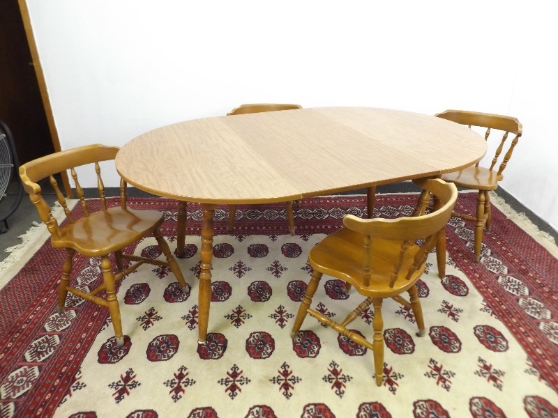 lot 6 image: Kitchen Table with 2 Leaves, and 4 Chairs