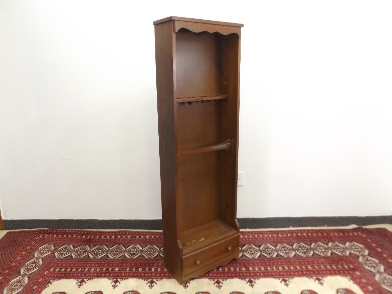lot 10 image: Solid Wood Gun Rack with Key