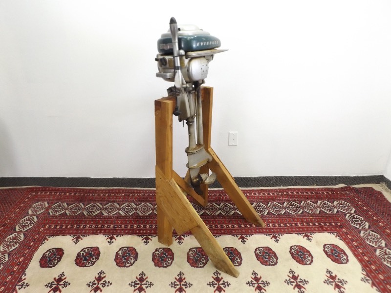 lot 15 image: Vintage Evinrude Zephyr Boat Motor