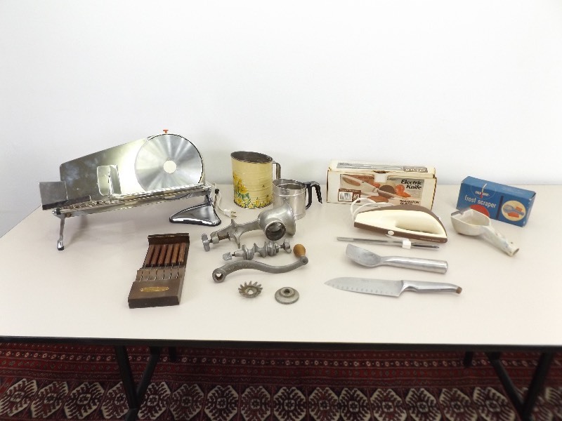 lot 22 image: Lot of Vintage Small Kitchen Appliances 