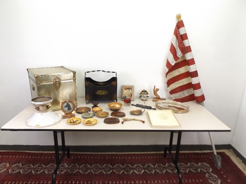 lot 40 image: Lot of Miscellaneous Household, Decor, Collectibles, etc.