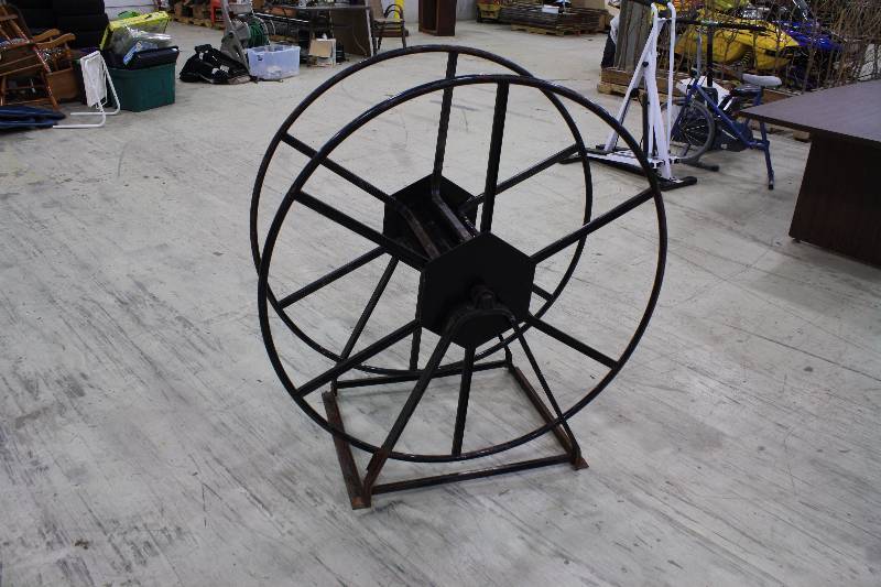 lot 40 image: Large Wire Wheel