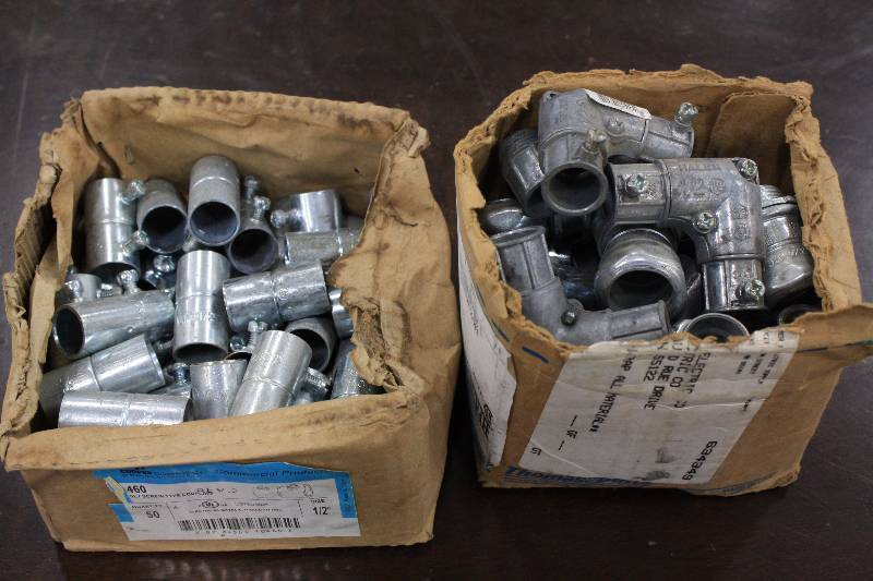 lot 47 image: 12 Steel Elbows & Couplings