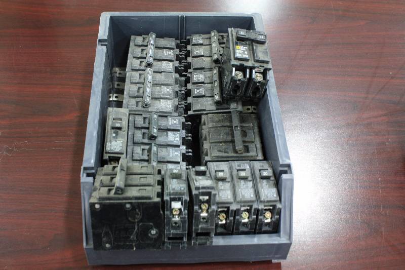 lot 64 image: Assorted Breakers