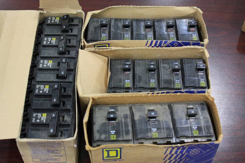 lot 65 image: 40 Amp 2 Pole Breakers - New